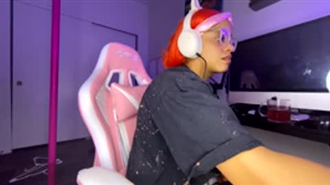 xStarGazingx online show from November 26, 2025, 7:09 am