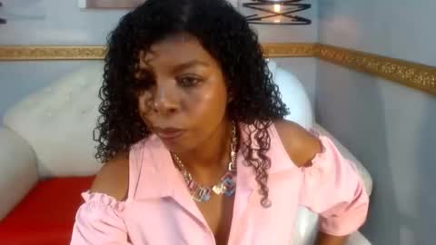 Snapshot of xtinarave chatting on June 1, 2026, 7:15 pm xtinarave online show from June 1, 2026, 7:15 pm