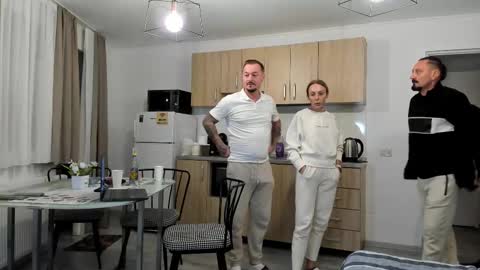 xveryhotcouple online show from November 1, 2025, 4:31 pm