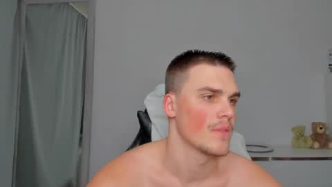 Snapshot of xx_raul_xx_ chatting on November 30, 2025, 7:34 am raul online show from November 30, 2025, 7:34 am