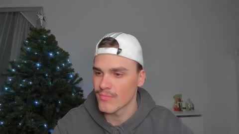 Snapshot of xx_raul_xx_ chatting on January 9, 2026, 10:40 am raul online show from January 9, 2026, 10:40 am