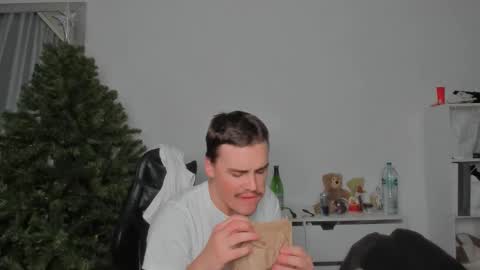 Snapshot of xx_raul_xx_ chatting on January 18, 2026, 6:17 am raul online show from January 18, 2026, 6:17 am