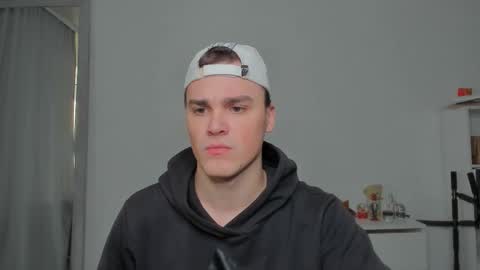 Snapshot of xx_raul_xx_ chatting on February 1, 2026, 8:35 am raul online show from February 1, 2026, 8:35 am