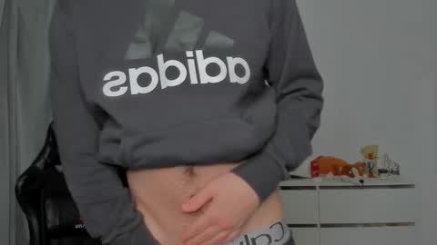 Snapshot of xx_raul_xx_ chatting on February 2, 2026, 10:41 pm raul online show from February 2, 2026, 10:41 pm