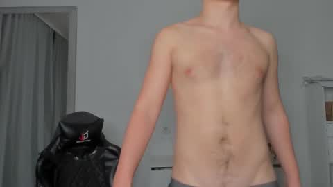 Snapshot of xx_raul_xx_ chatting on February 15, 2026, 9:22 pm raul online show from February 15, 2026, 9:22 pm