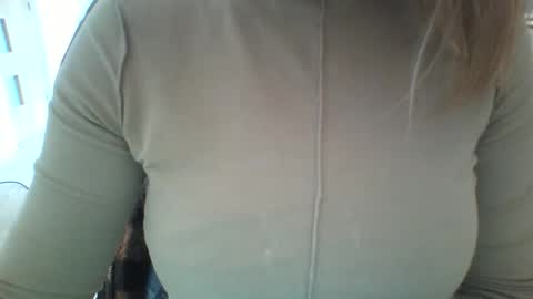 Snapshot of xxevadreamxx chatting on October 6, 2025, 9:29 am Eva online show from October 6, 2025, 9:29 am