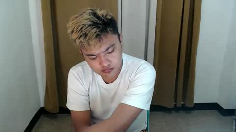 Snapshot of xxhotloyd_cummerx chatting on December 18, 2025, 7:03 am Loyd online show from December 18, 2025, 7:03 am