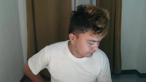 Snapshot of xxhotloyd_cummerx chatting on December 19, 2025, 1:34 am Loyd online show from December 19, 2025, 1:34 am
