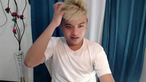 Snapshot of xxhotloyd_cummerx chatting on January 16, 2026, 6:23 pm Loyd online show from January 16, 2026, 6:23 pm
