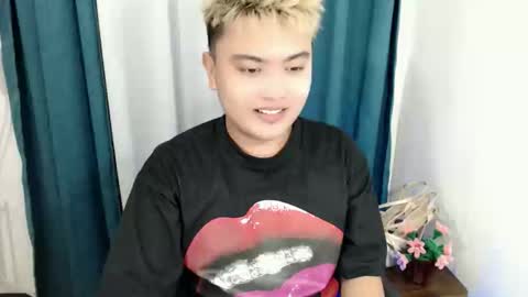 Snapshot of xxhotloyd_cummerx chatting on February 6, 2026, 6:33 pm Loyd online show from February 6, 2026, 6:33 pm