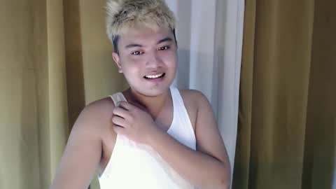 Snapshot of xxhotloyd_cummerx chatting on February 10, 2026, 4:44 pm Loyd online show from February 10, 2026, 4:44 pm