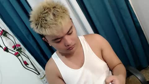 Snapshot of xxhotloyd_cummerx chatting on February 11, 2026, 8:30 am Loyd online show from February 11, 2026, 8:30 am