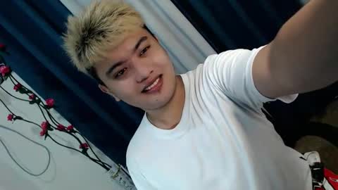 Snapshot of xxhotloyd_cummerx chatting on February 19, 2026, 9:38 am Loyd online show from February 19, 2026, 9:38 am