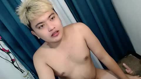 Snapshot of xxhotloyd_cummerx chatting on February 20, 2026, 6:26 am Loyd online show from February 20, 2026, 6:26 am