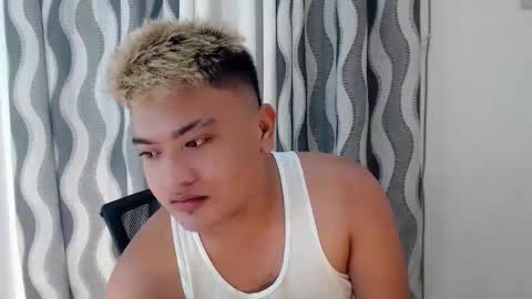 Snapshot of xxhotloyd_cummerx chatting on February 22, 2026, 2:04 pm Loyd online show from February 22, 2026, 2:04 pm