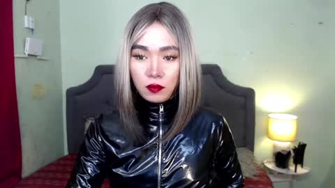 Snapshot of xxkagura_hugecock_69xx chatting on December 15, 2024, 11:42 pm Kagura online show from December 15, 2024, 11:42 pm