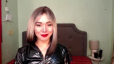 Snapshot of xxkagura_hugecock_69xx chatting on December 18, 2024, 10:40 am Kagura online show from December 18, 2024, 10:40 am