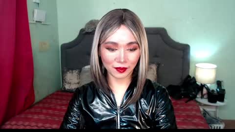 Snapshot of xxkagura_hugecock_69xx chatting on February 2, 2025, 5:48 pm Kagura online show from February 2, 2025, 5:48 pm