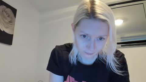 Snapshot of xxkimber_bentonxx chatting on January 5, 2025, 3:34 pm Next online Monday to Friday 10am till 2pm UK time online show from January 5, 2025, 3:34 pm