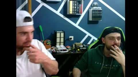 Snapshot of xxmik3xx chatting on January 5, 2025, 10:08 pm xxmik3xx online show from January 5, 2025, 10:08 pm