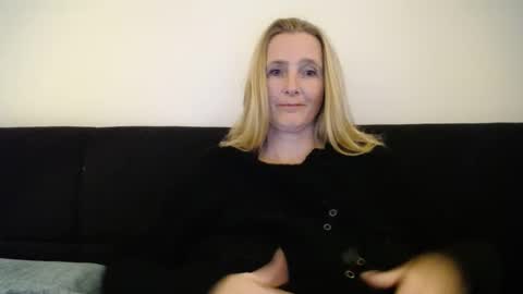 Snapshot of xxnikkie chatting on December 11, 2024, 7:36 pm Nikkie online show from December 11, 2024, 7:36 pm