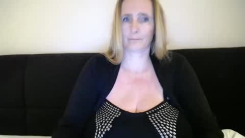 Snapshot of xxnikkie chatting on February 3, 2025, 7:31 pm Nikkie online show from February 3, 2025, 7:31 pm
