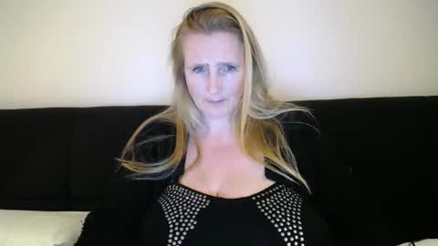 Snapshot of xxnikkie chatting on March 4, 2025, 9:00 pm Nikkie online show from March 4, 2025, 9:00 pm