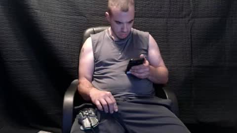 Snapshot of xxscubastevexxx chatting on November 17, 2025, 1:28 pm xxScubaStevexx online show from November 17, 2025, 1:28 pm