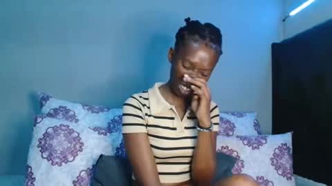 xxsexytalia28 online show from November 19, 2025, 6:52 pm