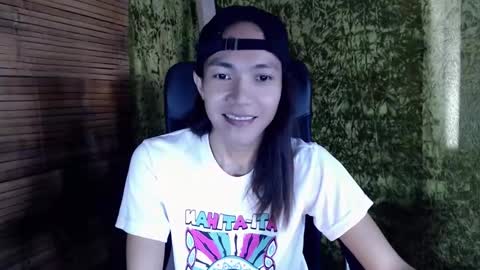 Snapshot of xxskinny_alonzoxx chatting on January 25, 2025, 1:32 am Ali online show from January 25, 2025, 1:32 am