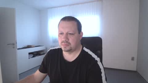 Snapshot of xxstrikerxx chatting on December 19, 2024, 8:23 am Eddi online show from December 19, 2024, 8:23 am