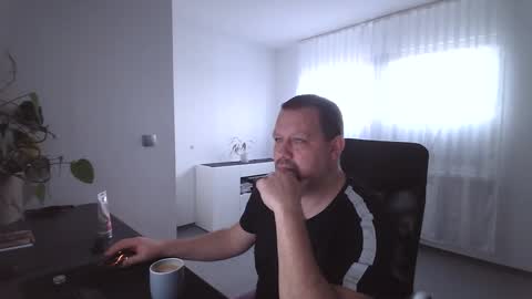 Snapshot of xxstrikerxx chatting on January 23, 2025, 12:19 pm Eddi online show from January 23, 2025, 12:19 pm