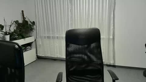 Snapshot of xxstrikerxx chatting on October 17, 2025, 4:20 pm Eddi online show from October 17, 2025, 4:20 pm