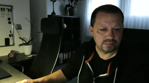 Snapshot of xxstrikerxx chatting on October 27, 2025, 6:28 am Eddi online show from October 27, 2025, 6:28 am