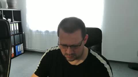 Eddi online show from December 17, 2025, 9:37 am