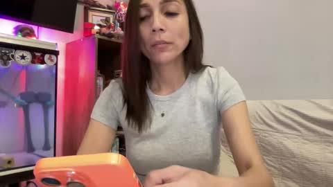 Snapshot of xxsweetbellafox chatting on December 15, 2025, 11:09 pm kisses online show from December 15, 2025, 11:09 pm