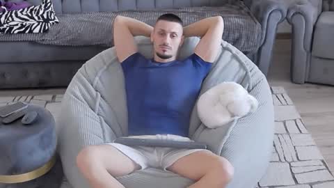 xxx_alejandro online show from November 3, 2025, 12:28 pm