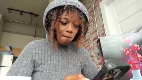 Danielle online show from February 5, 2025, 6:04 pm