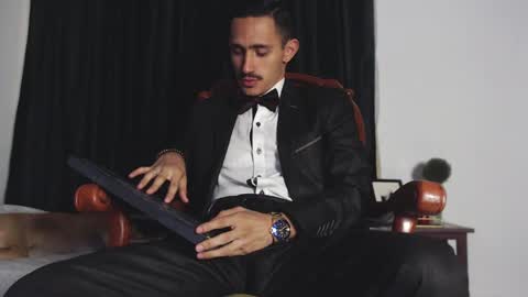 Snapshot of xxxhome_alonexxx chatting on February 7, 2025, 7:38 pm Kev online show from February 7, 2025, 7:38 pm