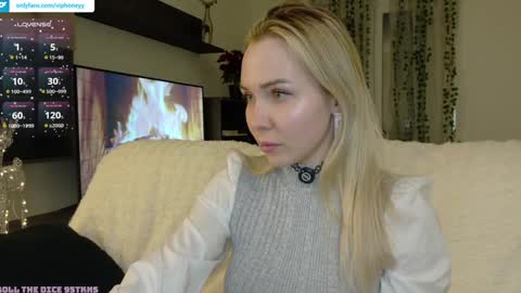 Snapshot of xxxhoneyxx chatting on December 22, 2025, 8:28 pm Onlyfanz online show from December 22, 2025, 8:28 pm