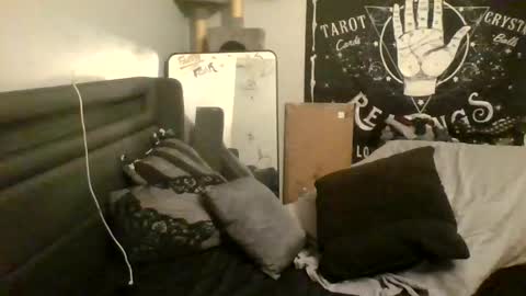 Misti online show from December 2, 2025, 9:47 am