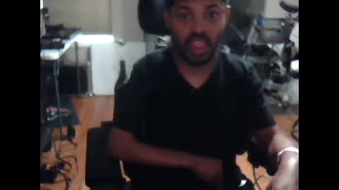 xxxonwheelz online show from September 17, 2025, 9:05 pm