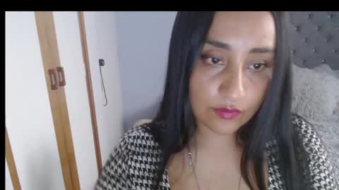 Lunhaa   online show from February 17, 2025, 7:31 pm