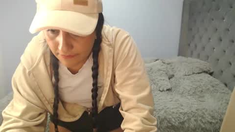 Lunhaa   online show from November 12, 2025, 11:14 pm