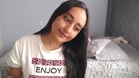 Lunhaa   online show from November 29, 2025, 4:54 pm