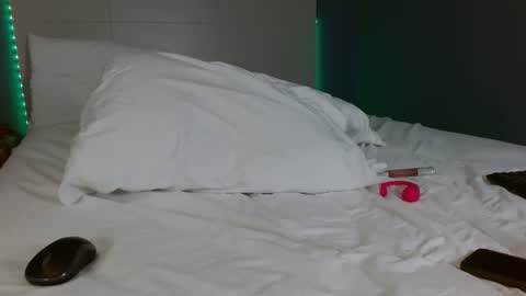 Snapshot of xxxvibesxo chatting on December 19, 2025, 11:56 pm Lil Luna online show from December 19, 2025, 11:56 pm