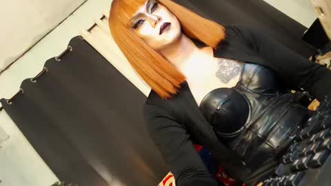 Snapshot of xyournightmarequeenx chatting on January 5, 2026, 5:27 pm QueenMarina online show from January 5, 2026, 5:27 pm