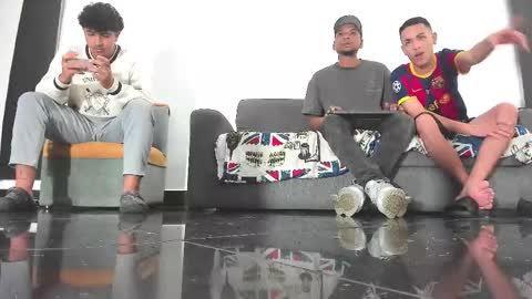 Sr. Y0ung Master online show from December 21, 2025, 4:19 am