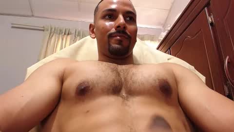 Snapshot of yagofox chatting on February 28, 2025, 6:31 pm Yago Fox online show from February 28, 2025, 6:31 pm