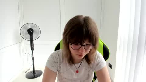 Snapshot of yamihoshii chatting on June 19, 2026, 6:18 am Sofia online show from June 19, 2026, 6:18 am